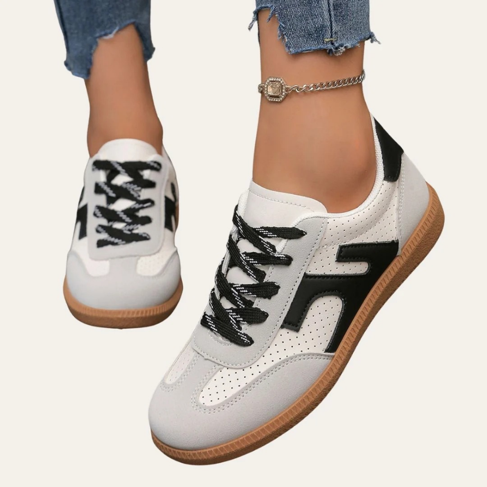 Retro Lace-Up Sneakers Contrast Detail Casual Style