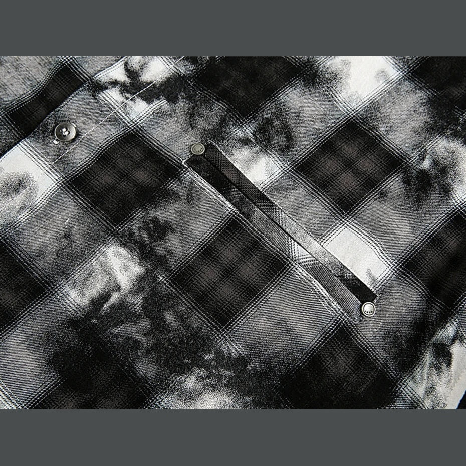Men’s Black and White Long Sleeve Shirt